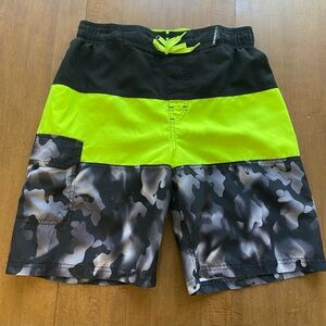 Boys's Black & Neon Green Camo Swim Trunks 18/20 - ZeroXPosur